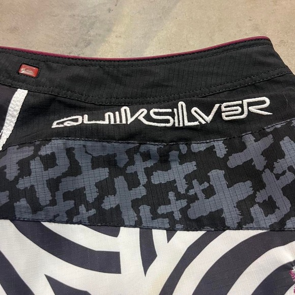 Y2K Zebra Striped embroidered Quiksilver board shorts w40 - Picture 2 of 8